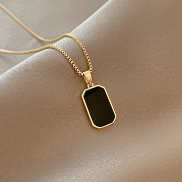 Avella Pendant